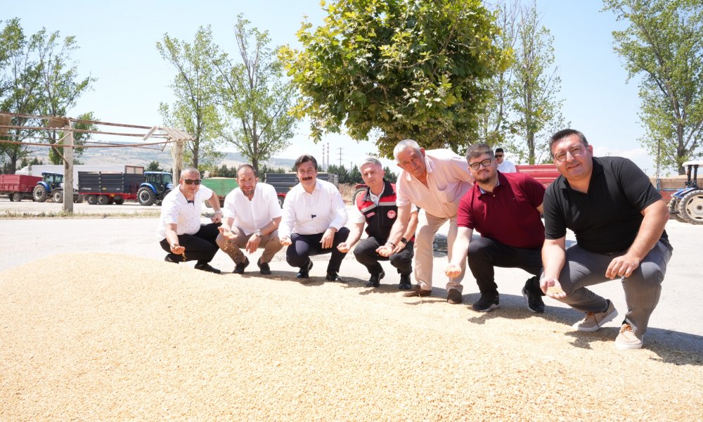 YENİŞEHİR’DE BUĞDAY ALIMLARI BAŞLADI: BAŞKAN ERCAN ÖZEL’DEN ÜRETİCİYE TAM DESTEK