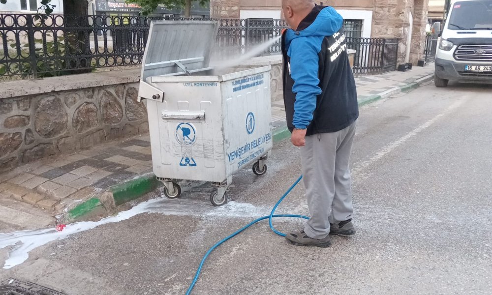 Yenişehir'de temizlik mesaisi